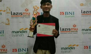juara 1 pidato bahasa Arab dalam acara Sharia Economy Exhibition 2019 Universitas Uhamka  Muhammad Wafiuddin Siddiq (2018)