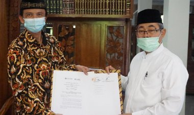 STEI SEBI dan IKADI Tandatangani MoU Pengembangan SDM Ekonomi Syariah