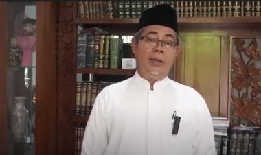 Ketua Umum IKADI Berikan Ucapan Selamat kepada Wisudawan dan Wisudawati STEI SEBI