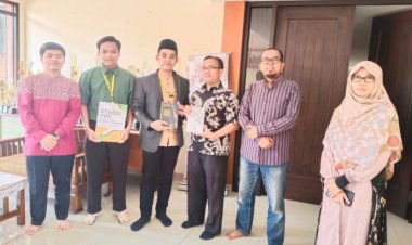 STEI SEBI Receives Visit from STEBIS YPII Bekasi