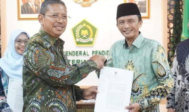 Kementerian Agama RI Serahkan SK Alih Bentuk STEI SEBI Menjadi Institut Agama Islam SEBI