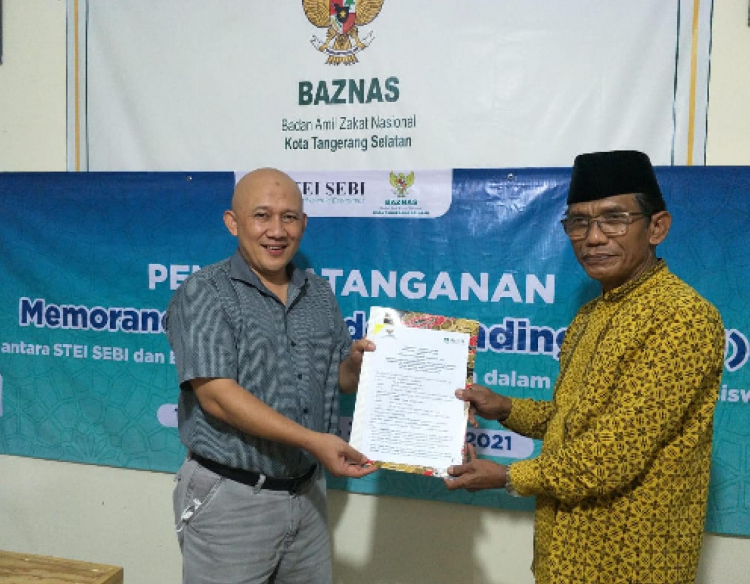 BAZNAS Kota Tangerang Selatan Salurkan Beasiswa Pendidikan Sarjana di Sekolah Tinggi Ekonomi Islam SEBI
